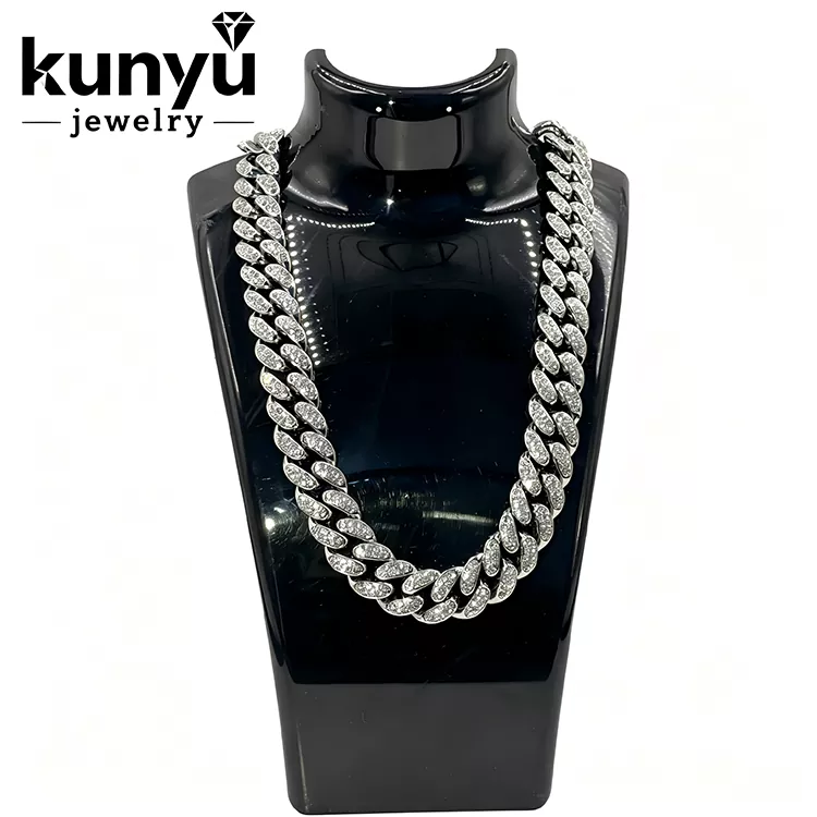 Collana a maglie cubane scintillanti Collana a maglie cubane scintillanti
