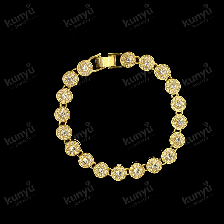 Delicata catena minimalista color oro