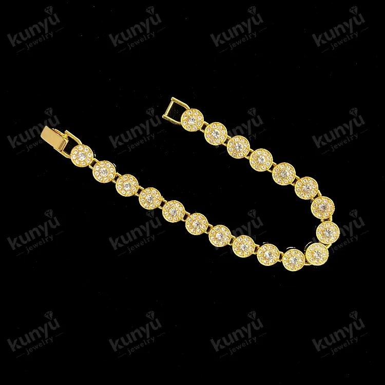 Delicata catena minimalista color oro