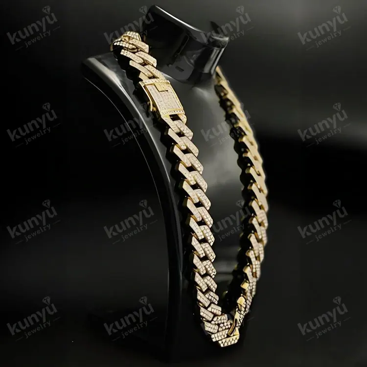 Catena a maglie cubane con strass scintillanti